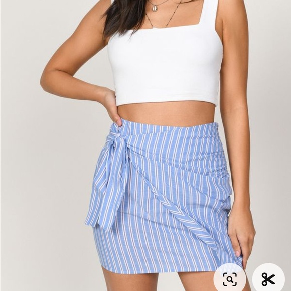 Tobi size small faux wrap skirt. - Picture 5 of 6